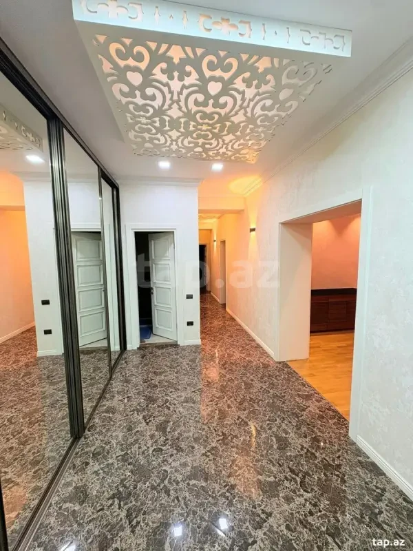 Kirayə verilir 3 otaqlı yeni tikili 156 m²