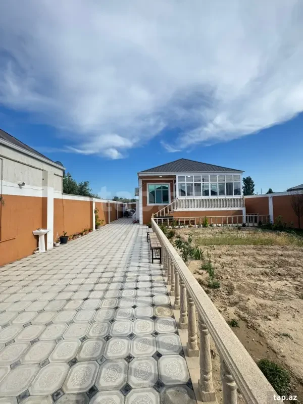 Satılır 4 otaqlı həyət evi 130 m²