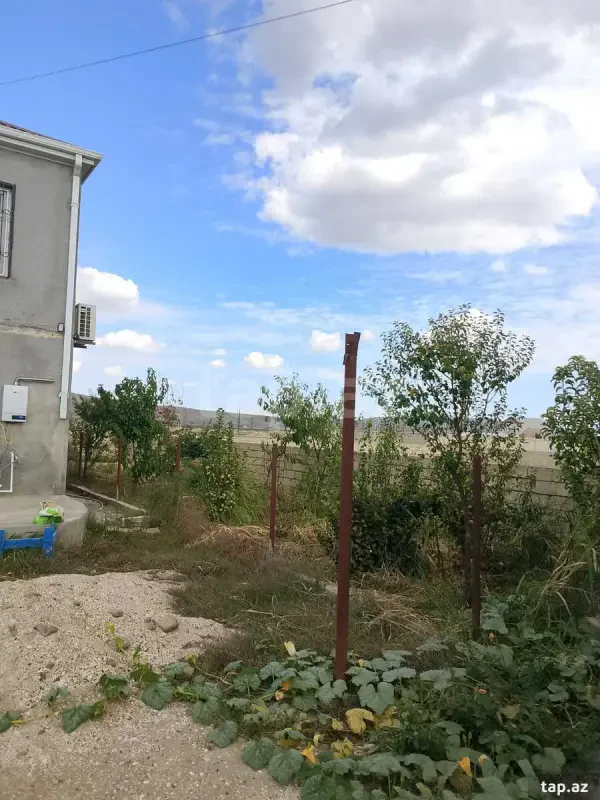Satılır 6 otaqlı həyət evi 180 m²