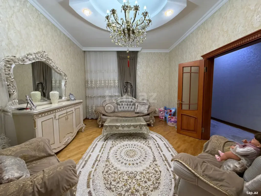 Satılır 7 otaqlı həyət evi 240 m²