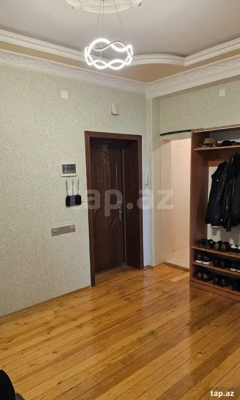 Kirayə verilir 3 otaqlı yeni tikili 300 m²