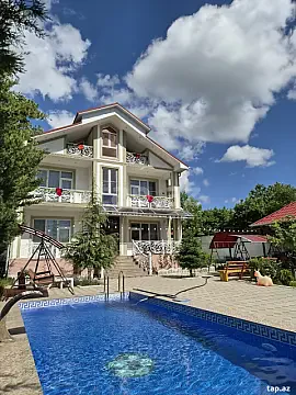 Kirayə verilir 4 otaqlı həyət evi 250 m² — Qəbələ 4 otaq 250.00 m²
