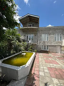 Kirayə verilir 6 otaqlı həyət evi 300 m² — Şəki 6 otaq 300.00 m²