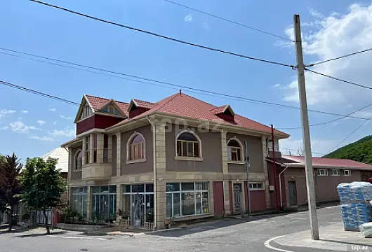 Satılır 6 otaqlı həyət evi 450 m² — Oğuz 6 otaq 450.00 m²