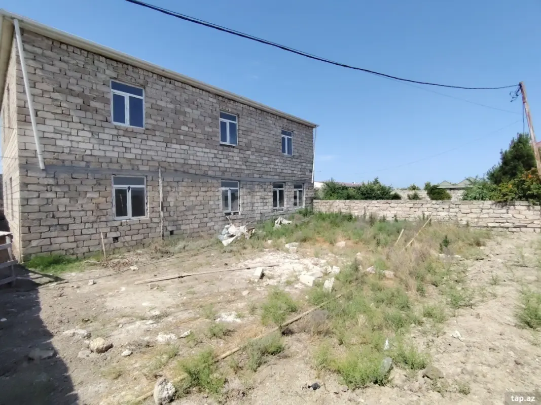 Satılır 9 otaqlı həyət evi 6000 m²