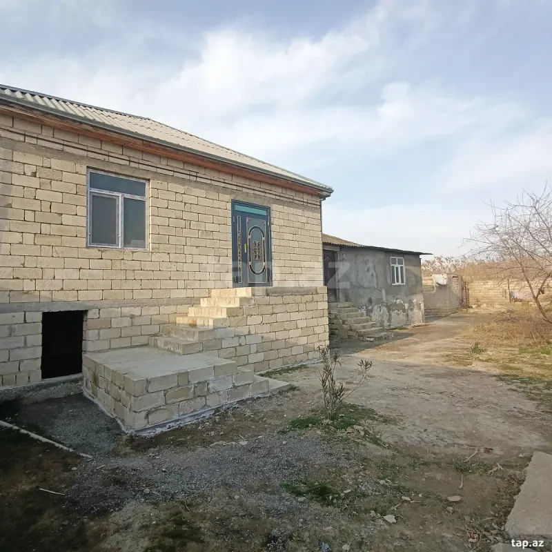 Satılır 4 otaqlı həyət evi 600 m²