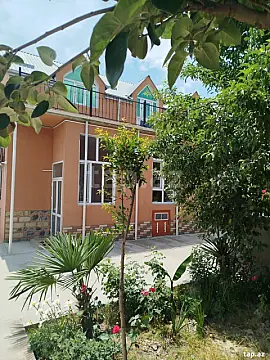 Satılır 4 otaqlı həyət evi 185 m² — Şəki 4 otaq 185.00 m²