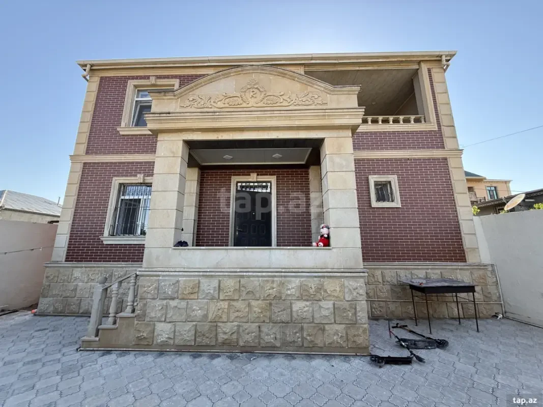 Satılır 5 otaqlı həyət evi 200 m²