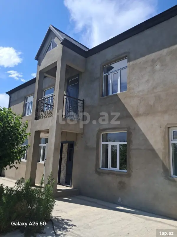 Satılır 6 otaqlı həyət evi 280 m²