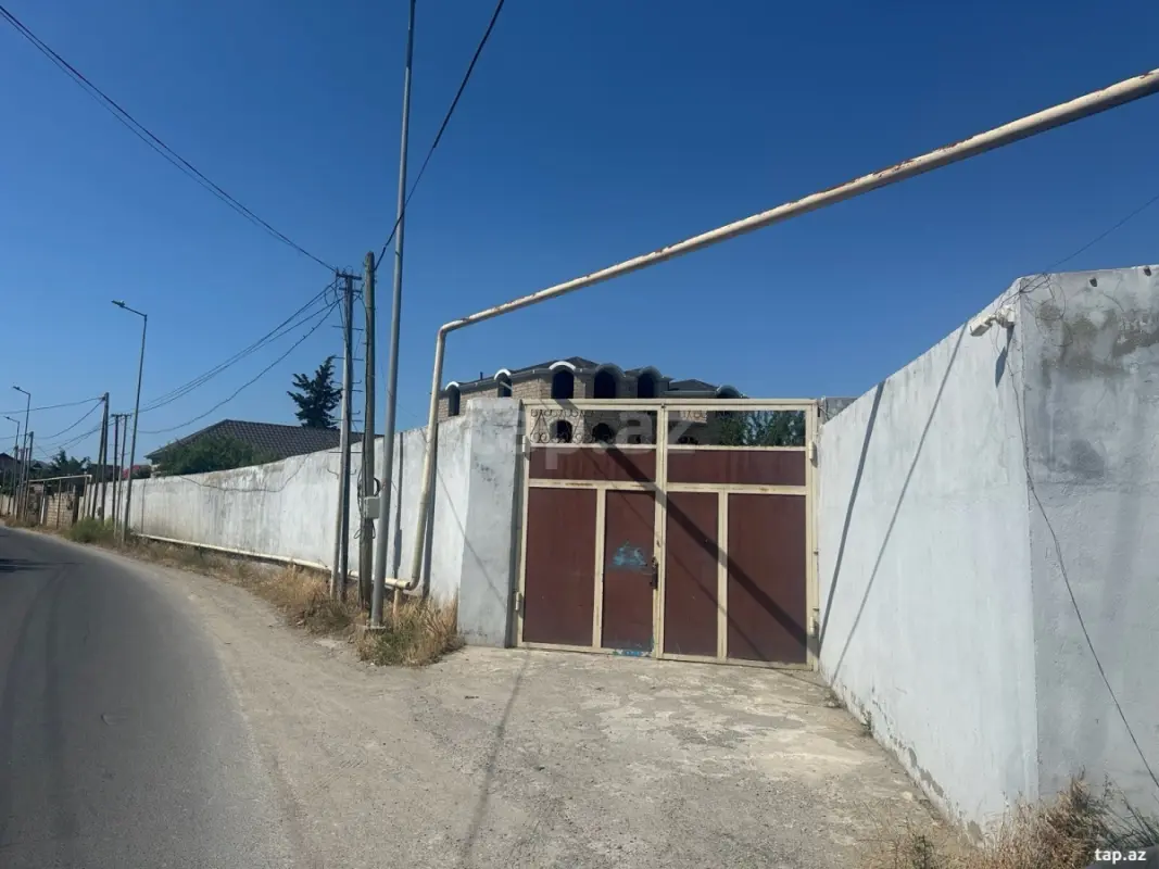 Satılır 9 otaqlı həyət evi 554 m²