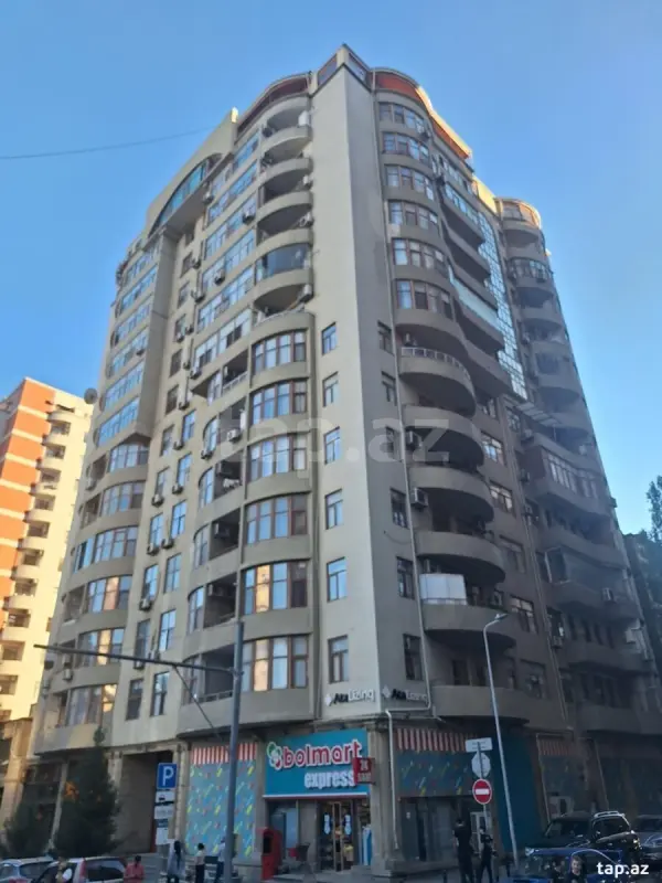 Satılır 4 otaqlı yeni tikili 220 m²