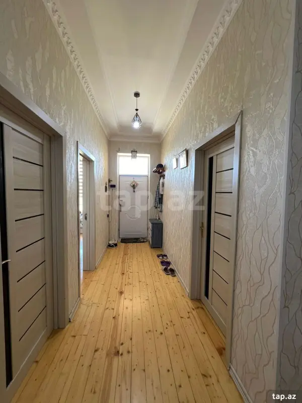 Satılır 8 otaqlı həyət evi 271 m²