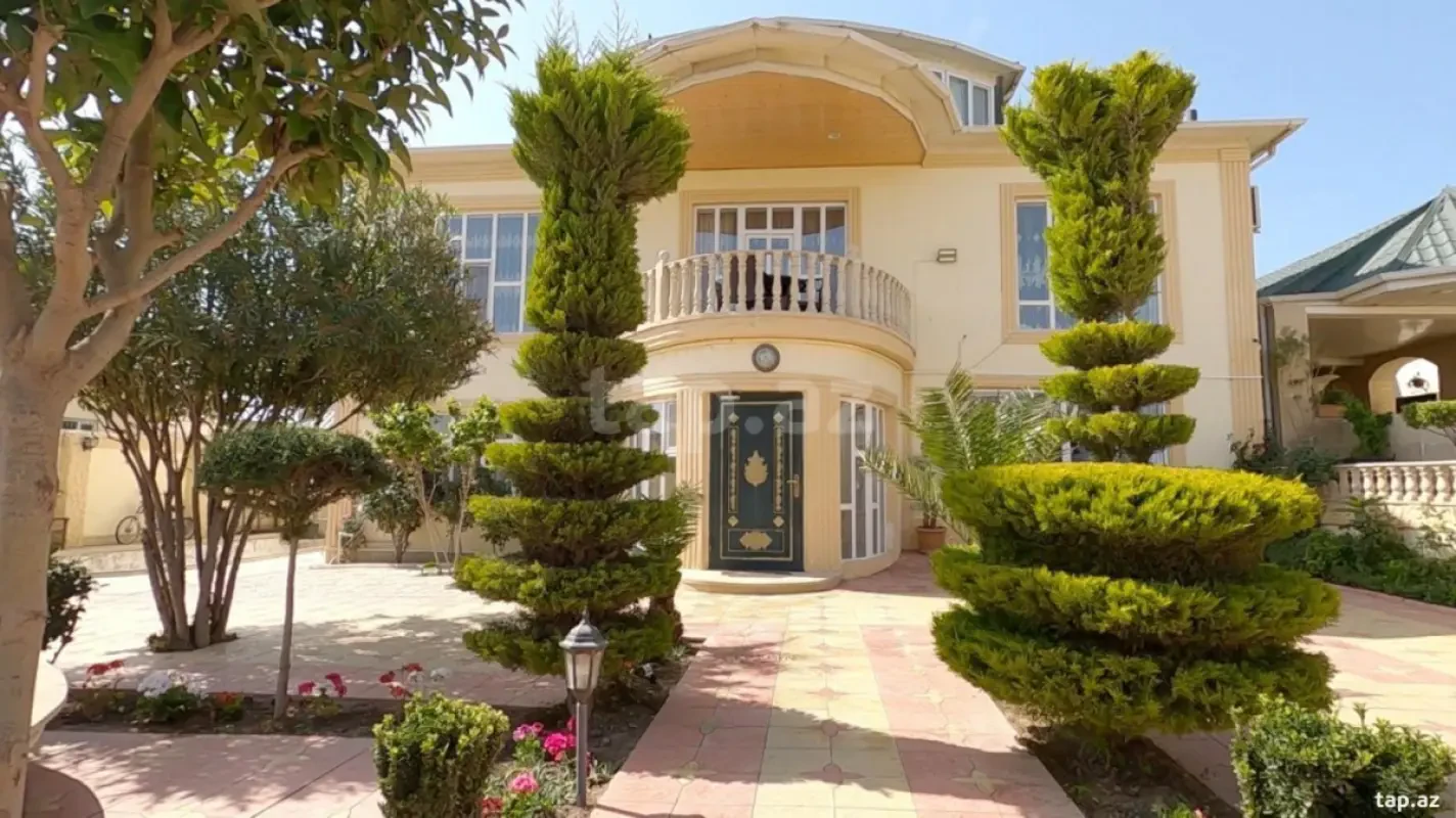 Satılır 10 otaqlı həyət evi 800 m²