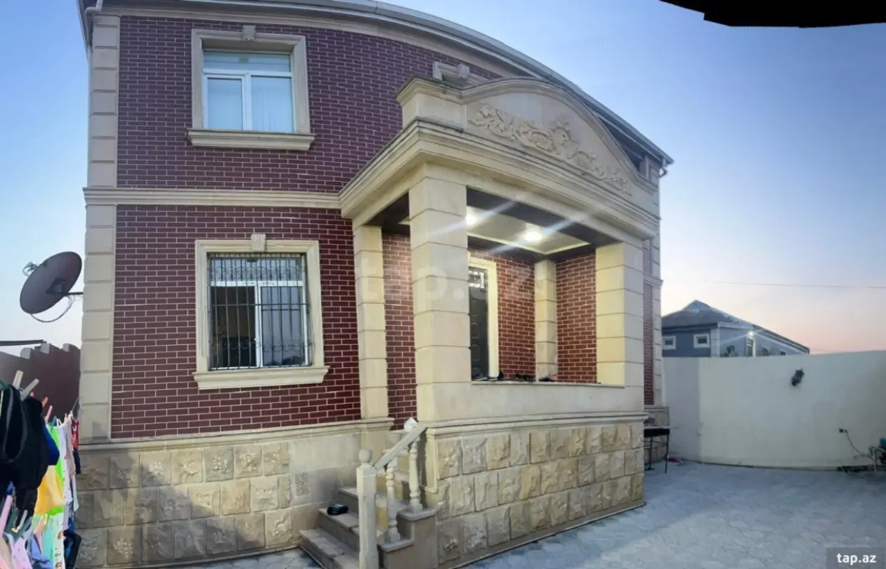 Satılır 5 otaqlı həyət evi 180 m²