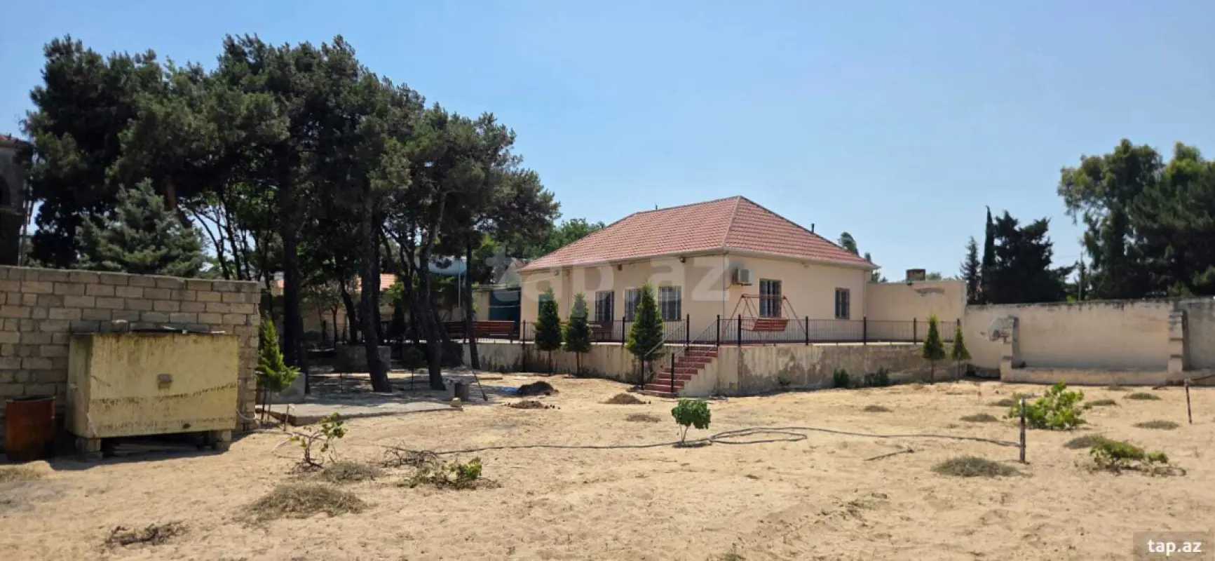 Kirayə verilir 3 otaqlı həyət evi 10000 m²