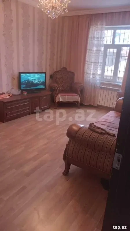 Satılır 6 otaqlı həyət evi 130 m²