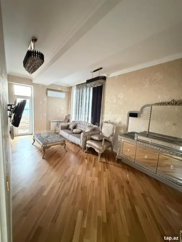 Kirayə verilir 3 otaqlı yeni tikili 130 m²