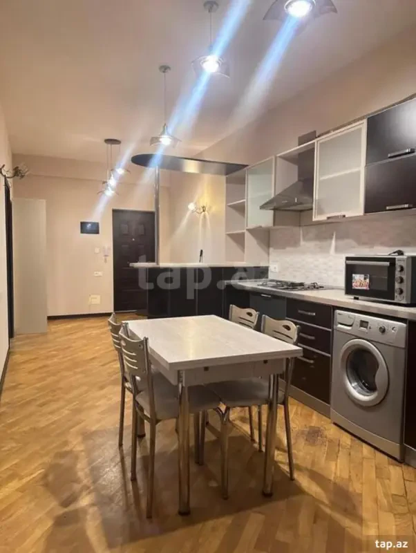 Kirayə verilir 3 otaqlı yeni tikili 100 m²