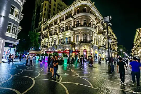Kirayə verilir 4 otaqlı mənzil 120 m² — Bakı, Sahil qəs. 4 otaq 120.00 m²