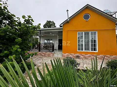 Kirayə verilir 4 otaqlı həyət evi 100 m² — Xaçmaz 4 otaq 100.00 m²