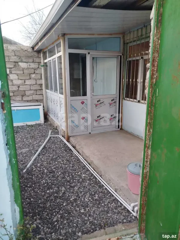 Satılır 1 otaqlı həyət evi 80 m²