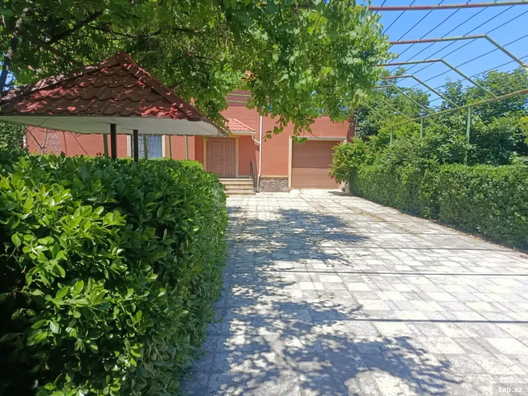 Kirayə verilir 7 otaqlı həyət evi 375 m²
