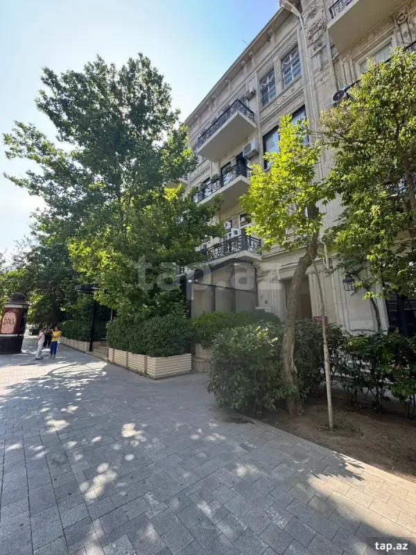 Kirayə verilir 4 otaqlı mənzil 155 m²