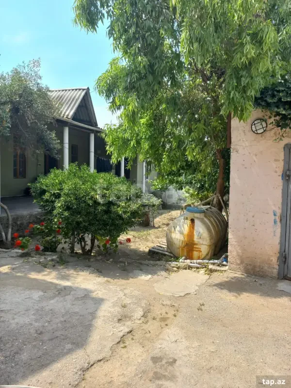 Satılır 5 otaqlı həyət evi 190 m²