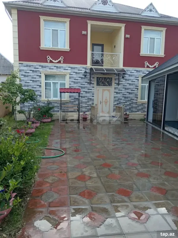 Kirayə verilir 8 otaqlı həyət evi 300 m²