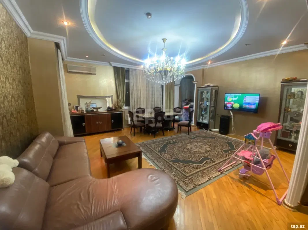 Kirayə verilir 3 otaqlı yeni tikili 170 m²