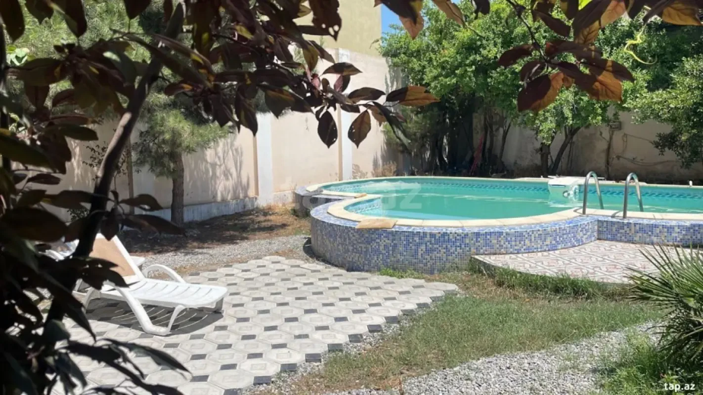 Kirayə verilir 15 otaqlı həyət evi 450 m²