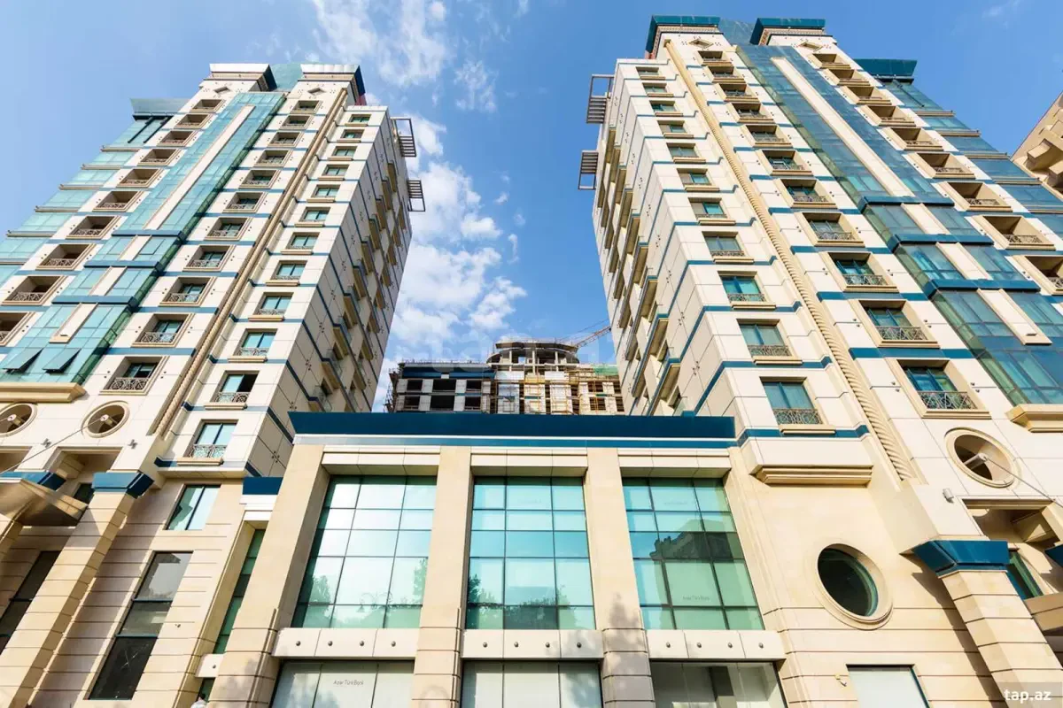 Kirayə verilir 4 otaqlı yeni tikili 190 m²