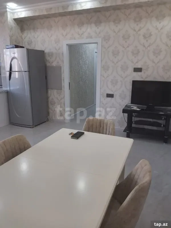 Kirayə verilir 2 otaqlı yeni tikili 65 m²