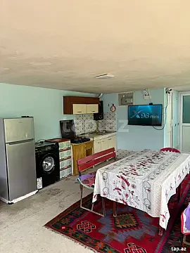 Kirayə verilir 1 otaqlı həyət evi 400 m² — Qəbələ 1 otaq 400.00 m²