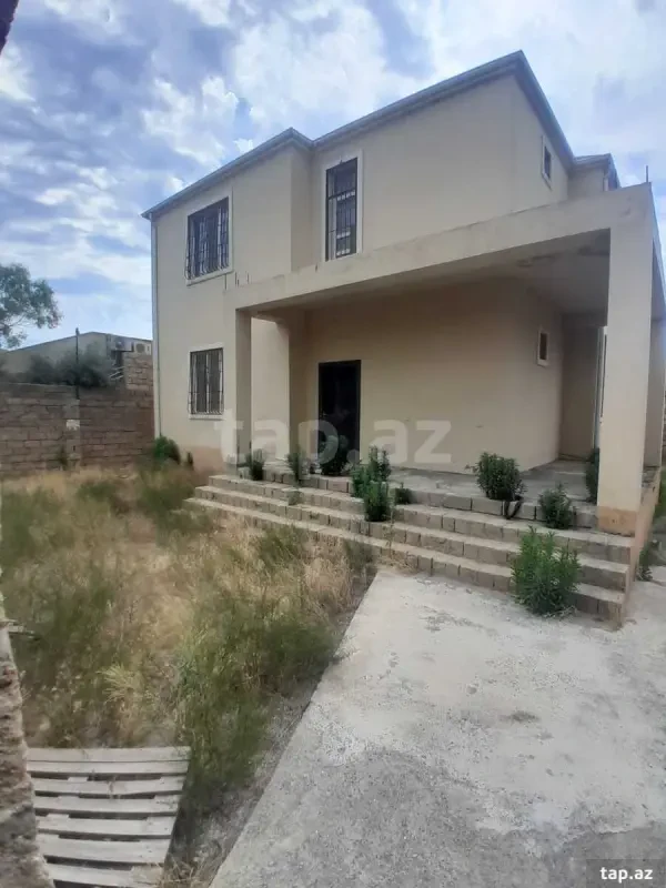 Satılır 6 otaqlı həyət evi 300 m²