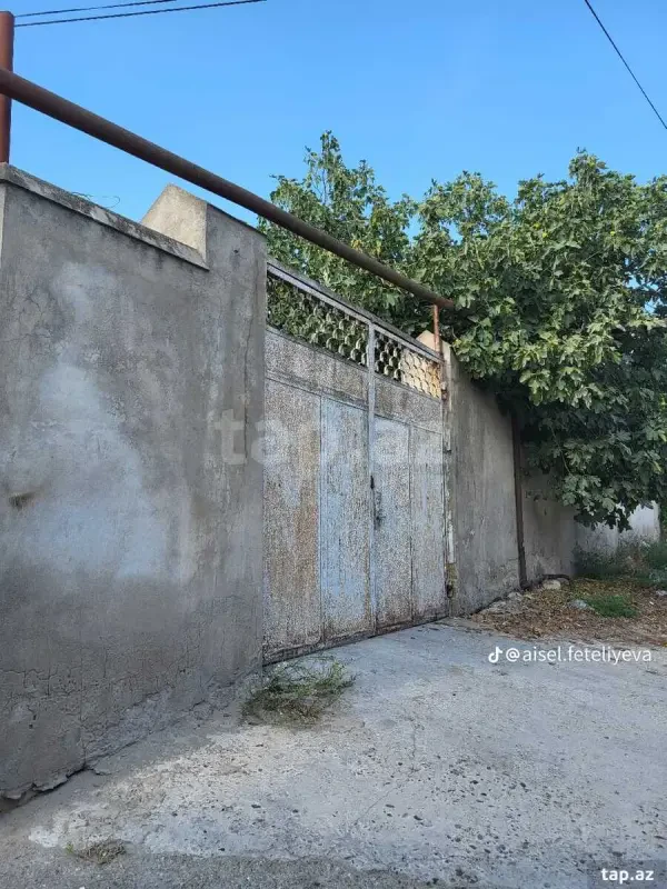 Satılır 8 otaqlı həyət evi 200 m²