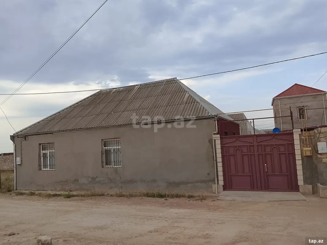 Satılır 4 otaqlı həyət evi 130 m²
