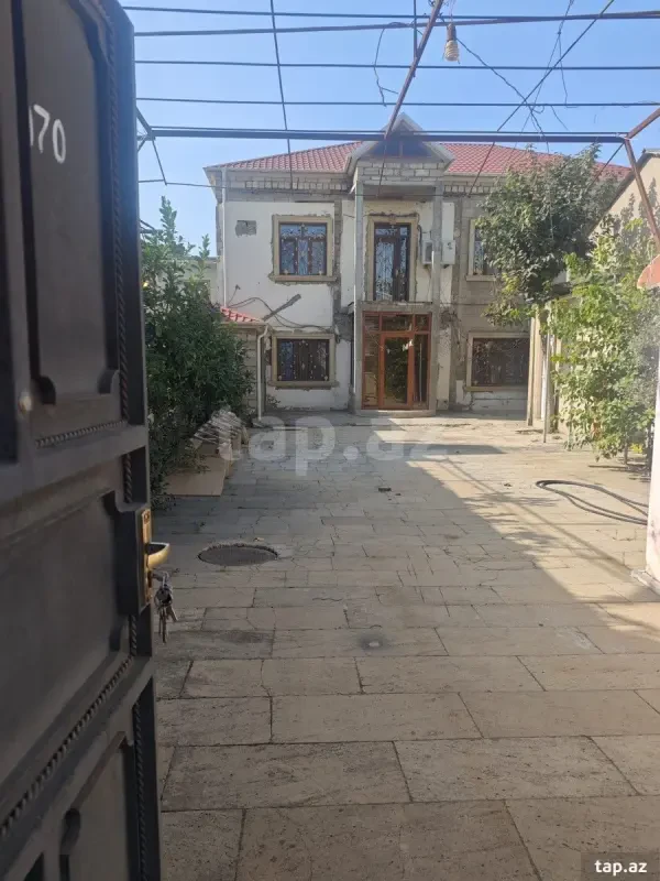 Satılır 5 otaqlı həyət evi 280 m²