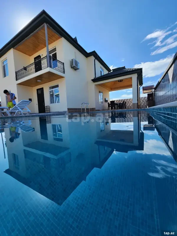 Kirayə verilir 5 otaqlı həyət evi 200 m²