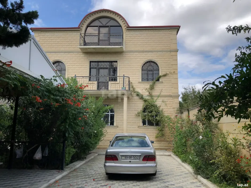 Satılır 5 otaqlı həyət evi 313 m²