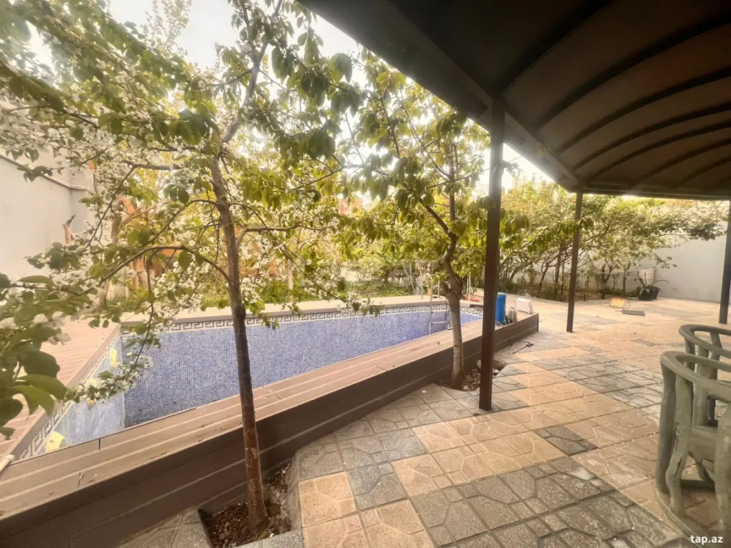 Satılır 9 otaqlı həyət evi 500 m²