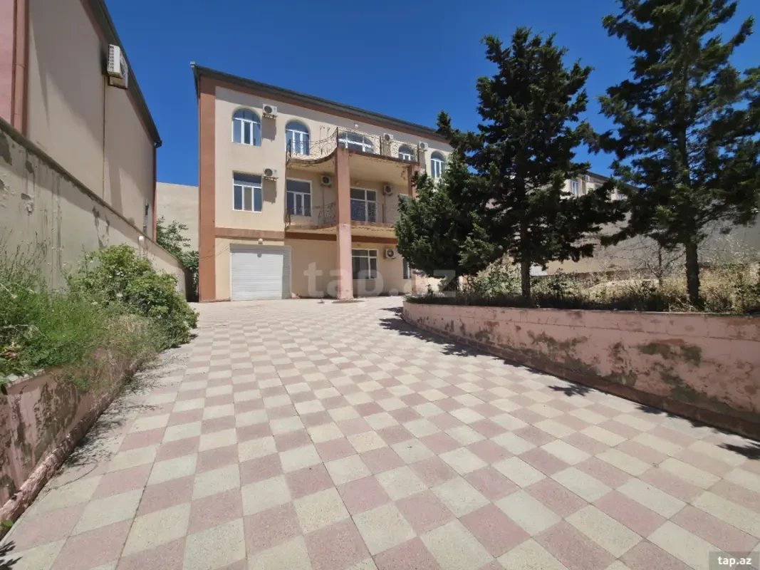 Satılır 14 otaqlı həyət evi 600 m²