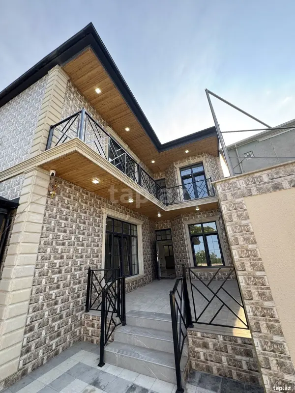 Satılır 7 otaqlı həyət evi 174 m²