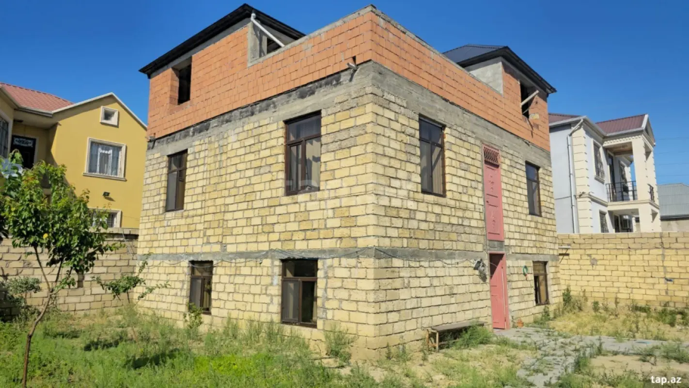 Satılır 5 otaqlı həyət evi 250 m²