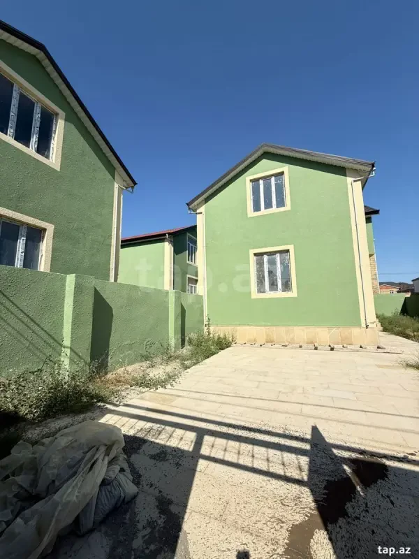Satılır 4 otaqlı həyət evi 145 m²