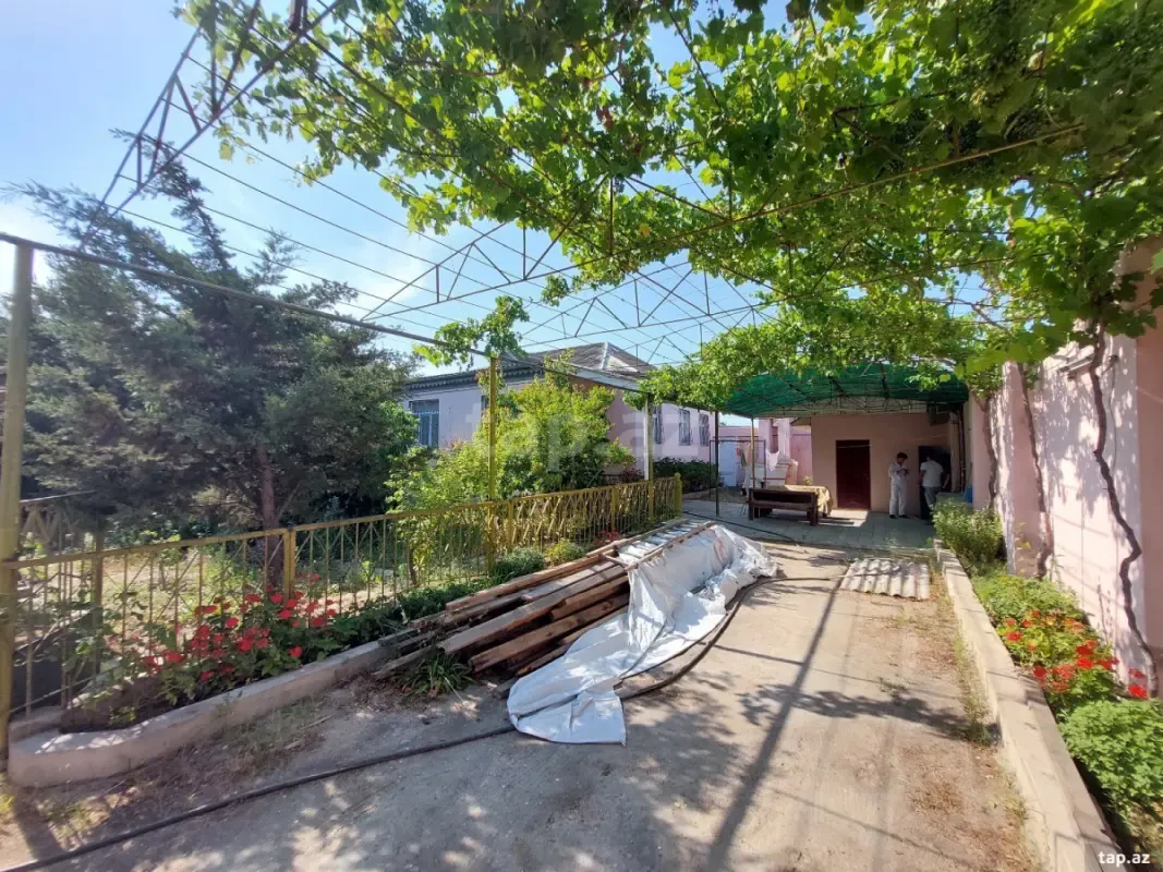 Satılır 4 otaqlı həyət evi 500 m²