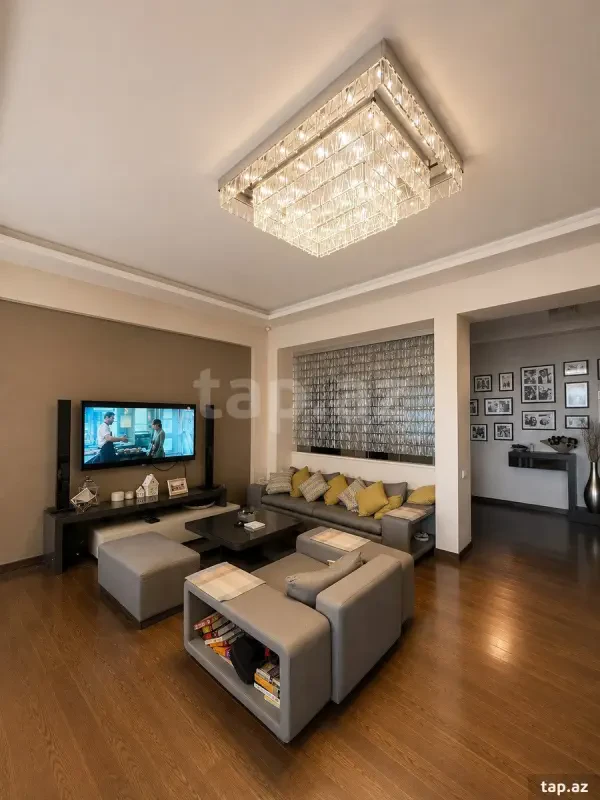 Satılır 4 otaqlı yeni tikili 185 m²