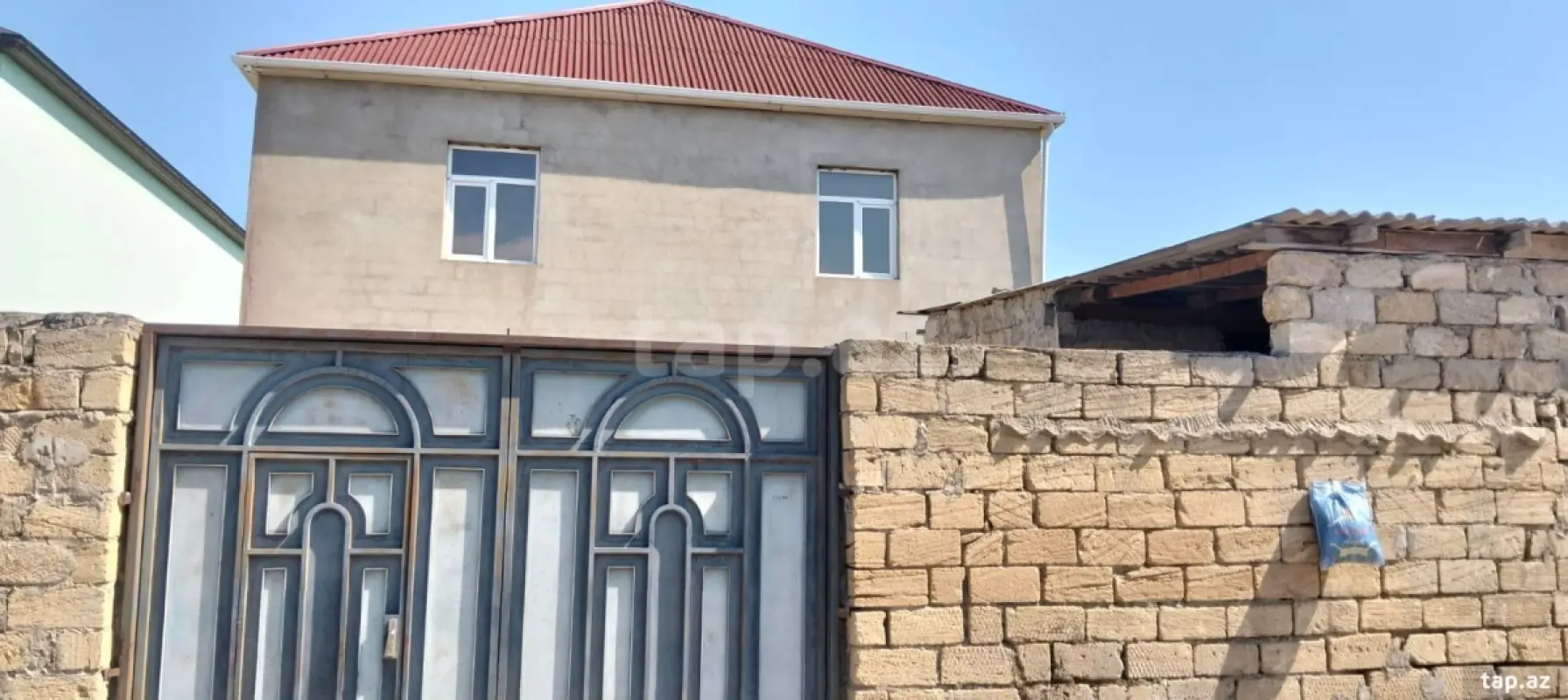 Satılır 5 otaqlı həyət evi 200 m²