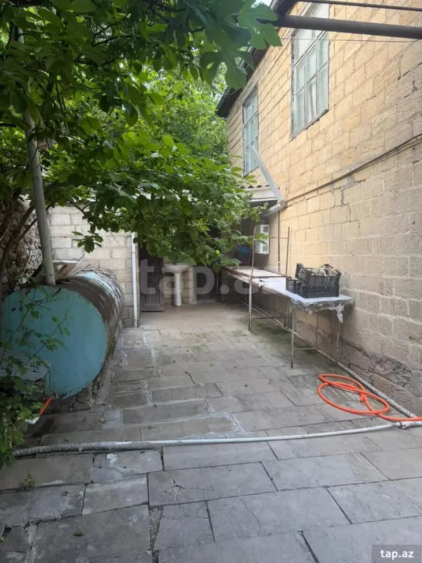 Satılır 8 otaqlı həyət evi 230 m²
