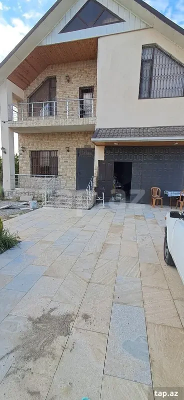 Satılır 5 otaqlı həyət evi 300 m²